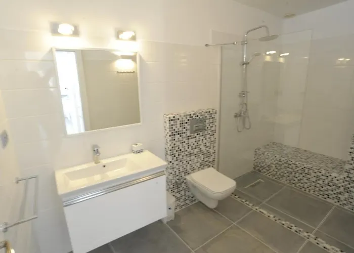 Vila Guezel Elma -breathtaking Sea View Villa, Pool & Access To Sea Kaş
